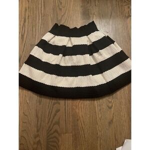 Black And White Pleated Skirt‎ Size Small